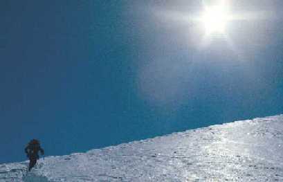 Climber snow sun.jpg (15616 bytes)