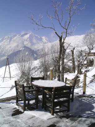 Frosty view of the mountains from La Source.jpg (173519 bytes)