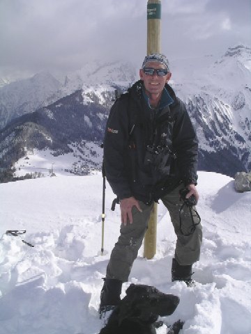 Michael snowshoeing Mar 07.jpg (233400 bytes)