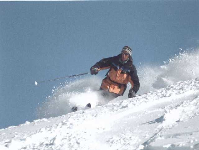 Michael skiing 2.jpg (40110 bytes)